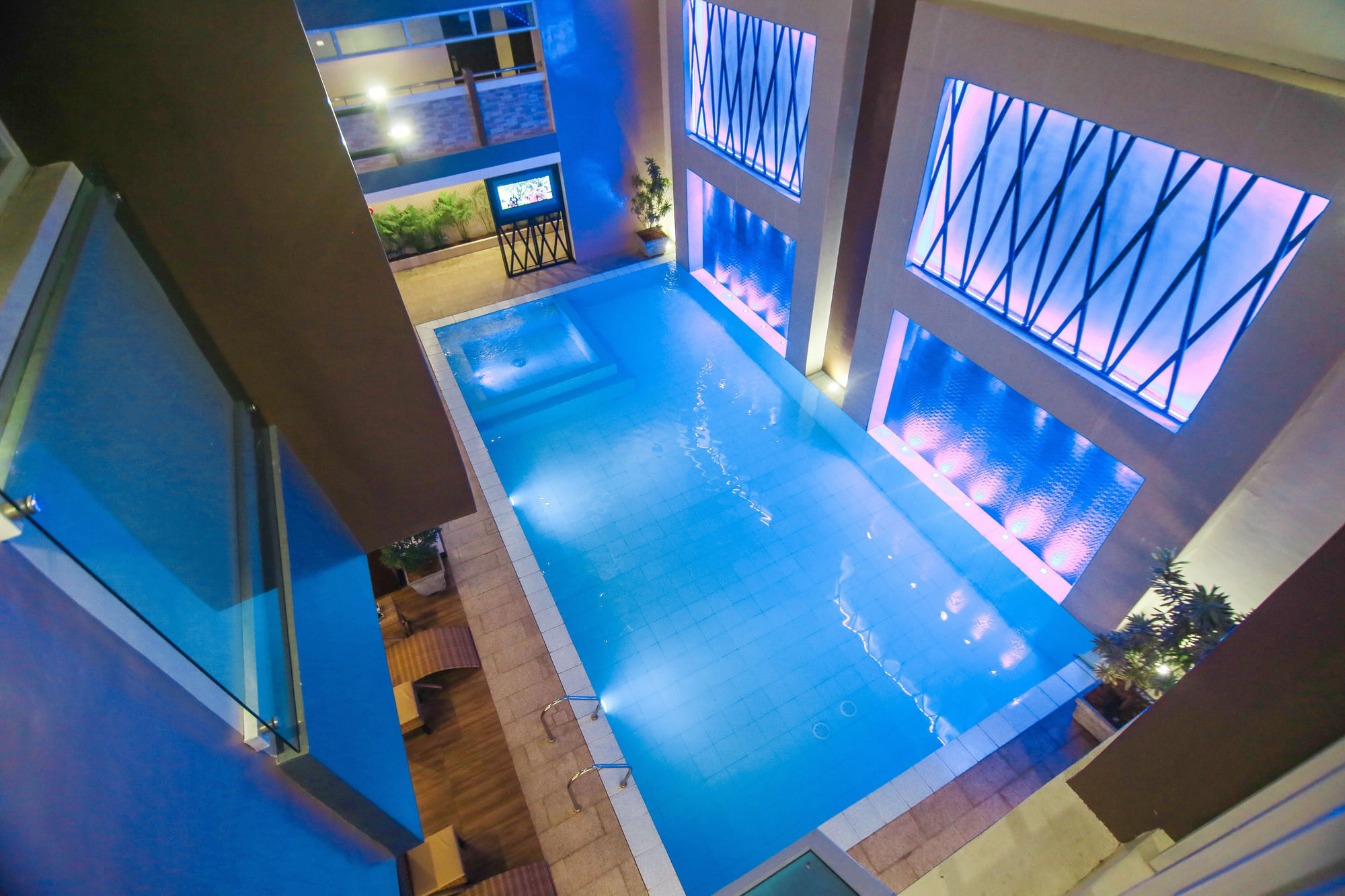 Prime City Resort Hotel Angeles Exteriör bild