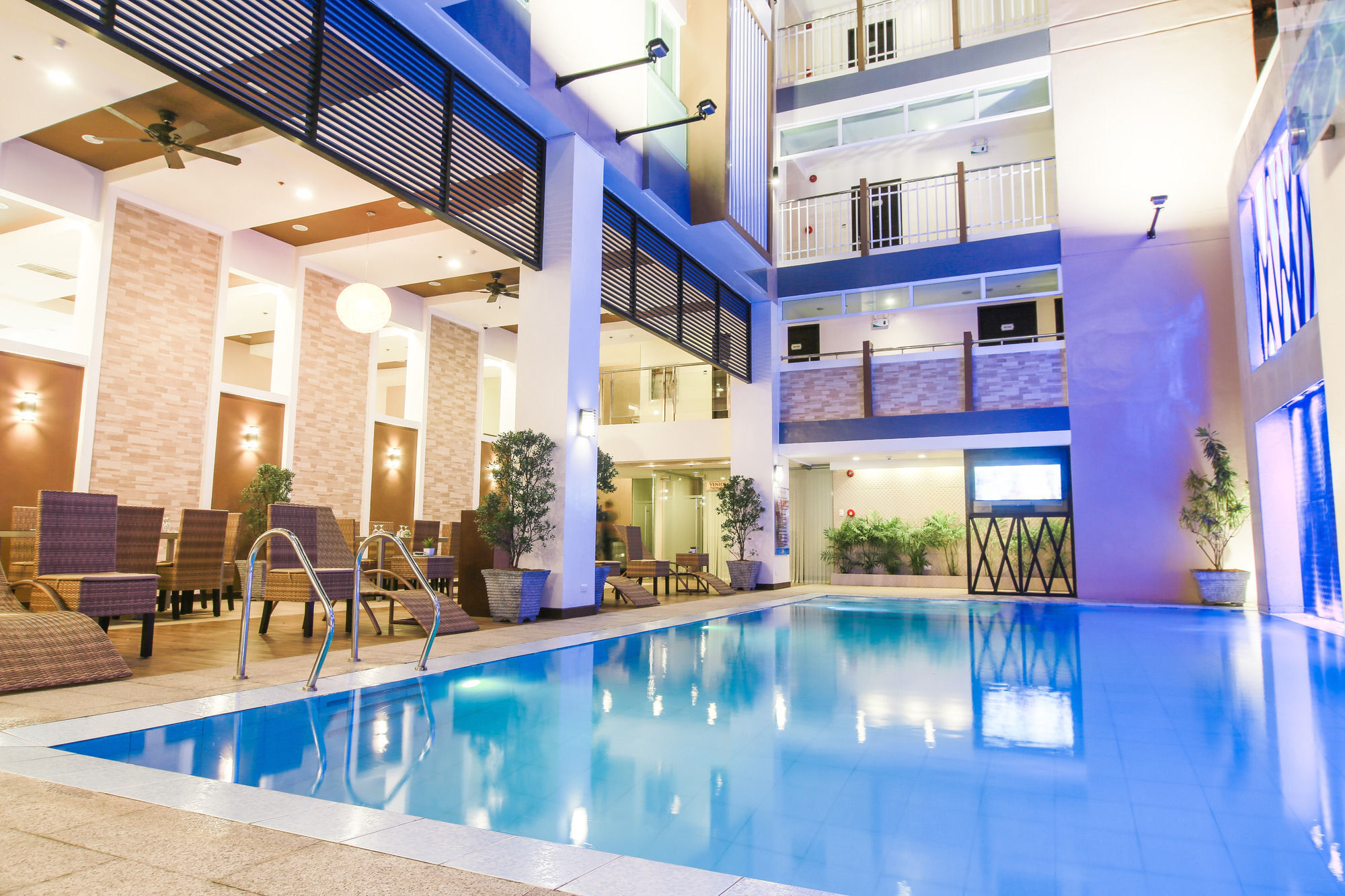 Prime City Resort Hotel Angeles Exteriör bild