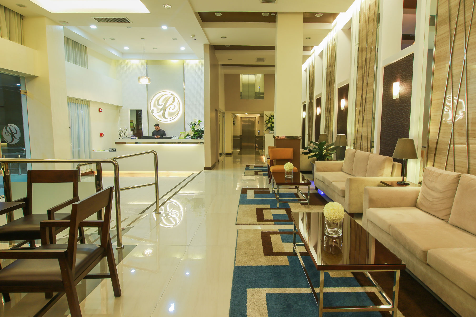 Prime City Resort Hotel Angeles Exteriör bild